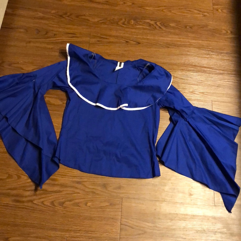 Blue bell sleeve shirt with white trim